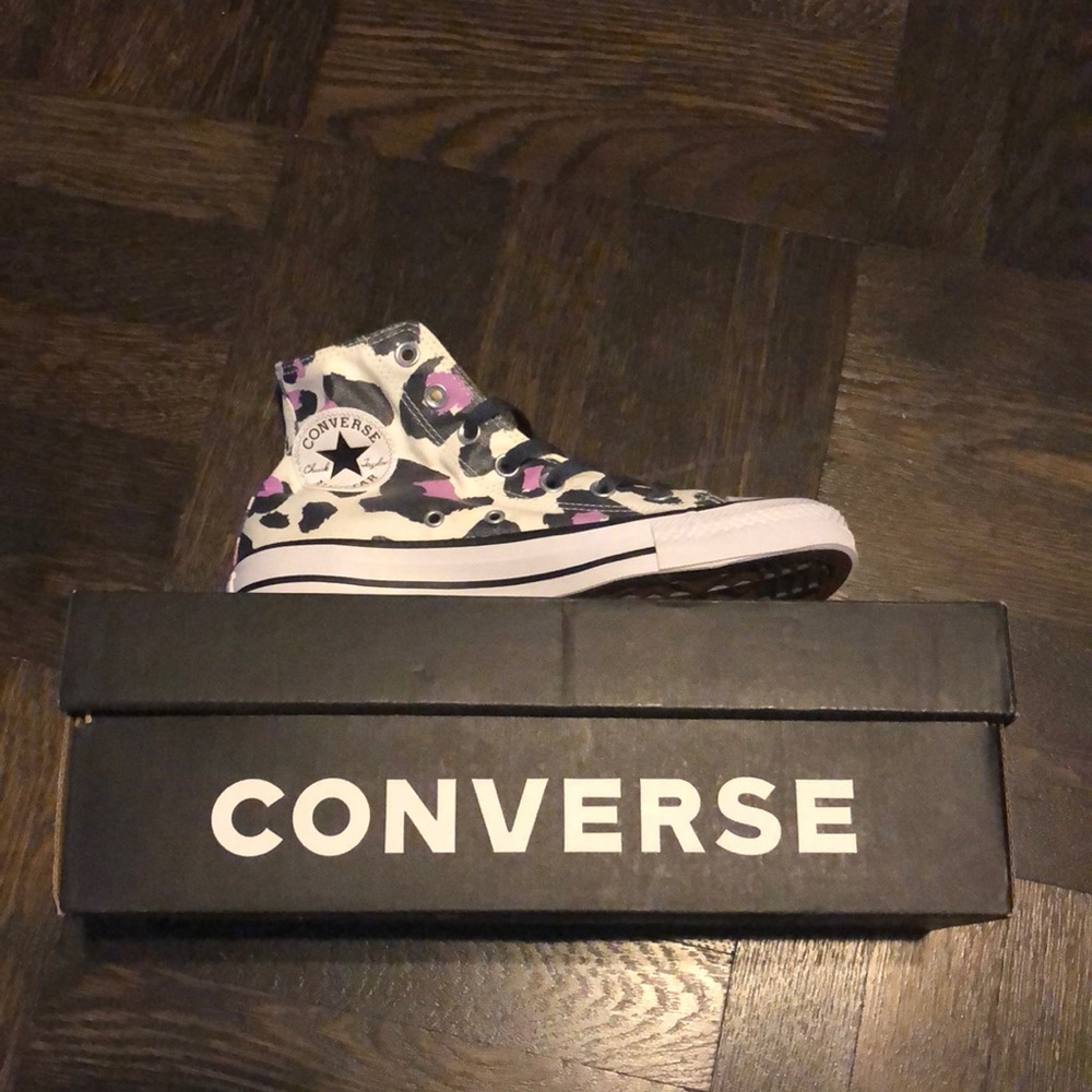 New mid top converse! Brand new in box!